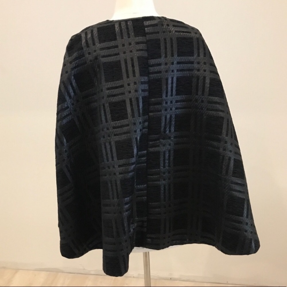Elegant cape - Picture 2 of 2